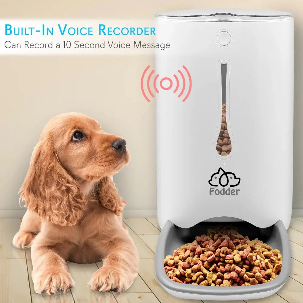 Smart automatic feeder with voice playback.